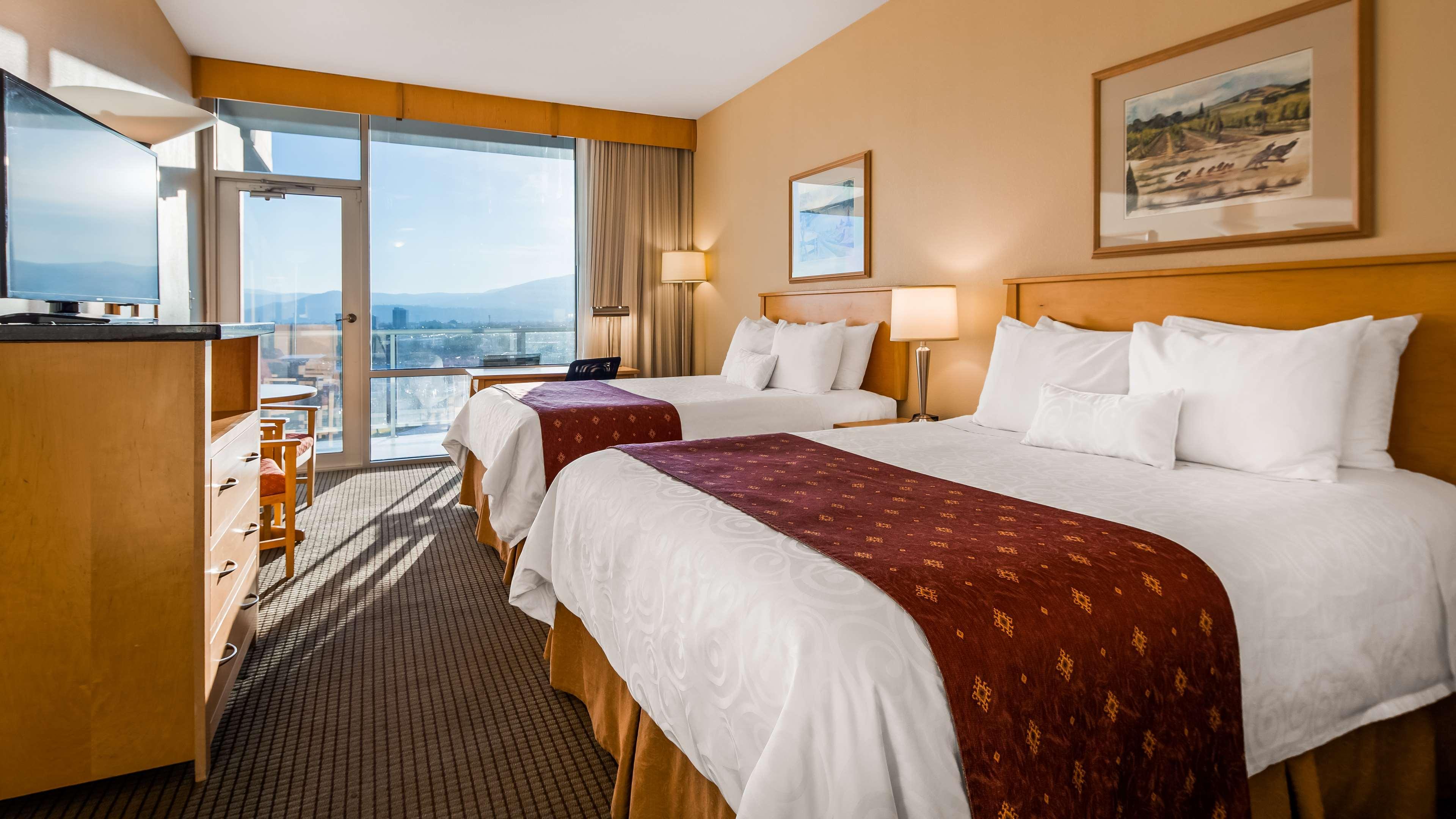 Best Western Plus Kelowna Hotel & Suites Exterior photo