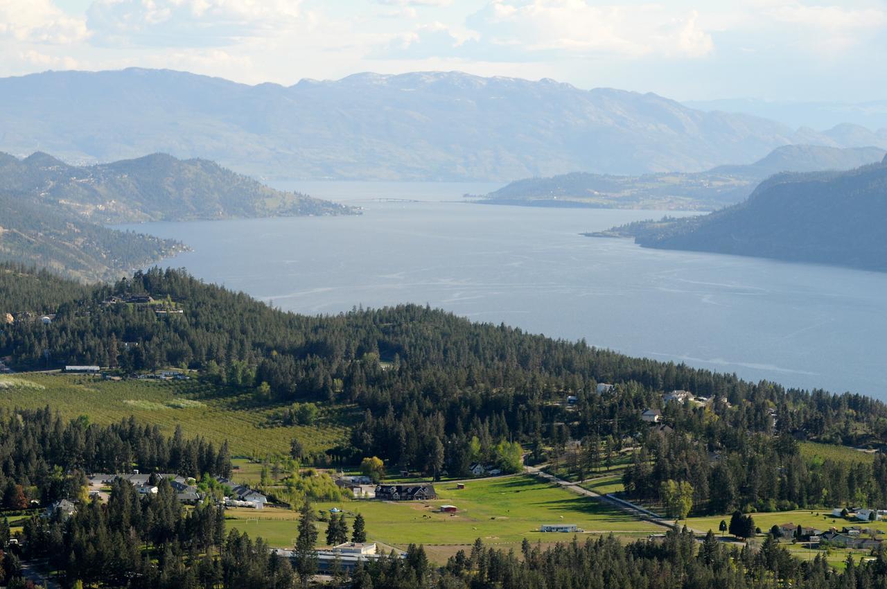 Best Western Plus Kelowna Hotel & Suites Exterior photo